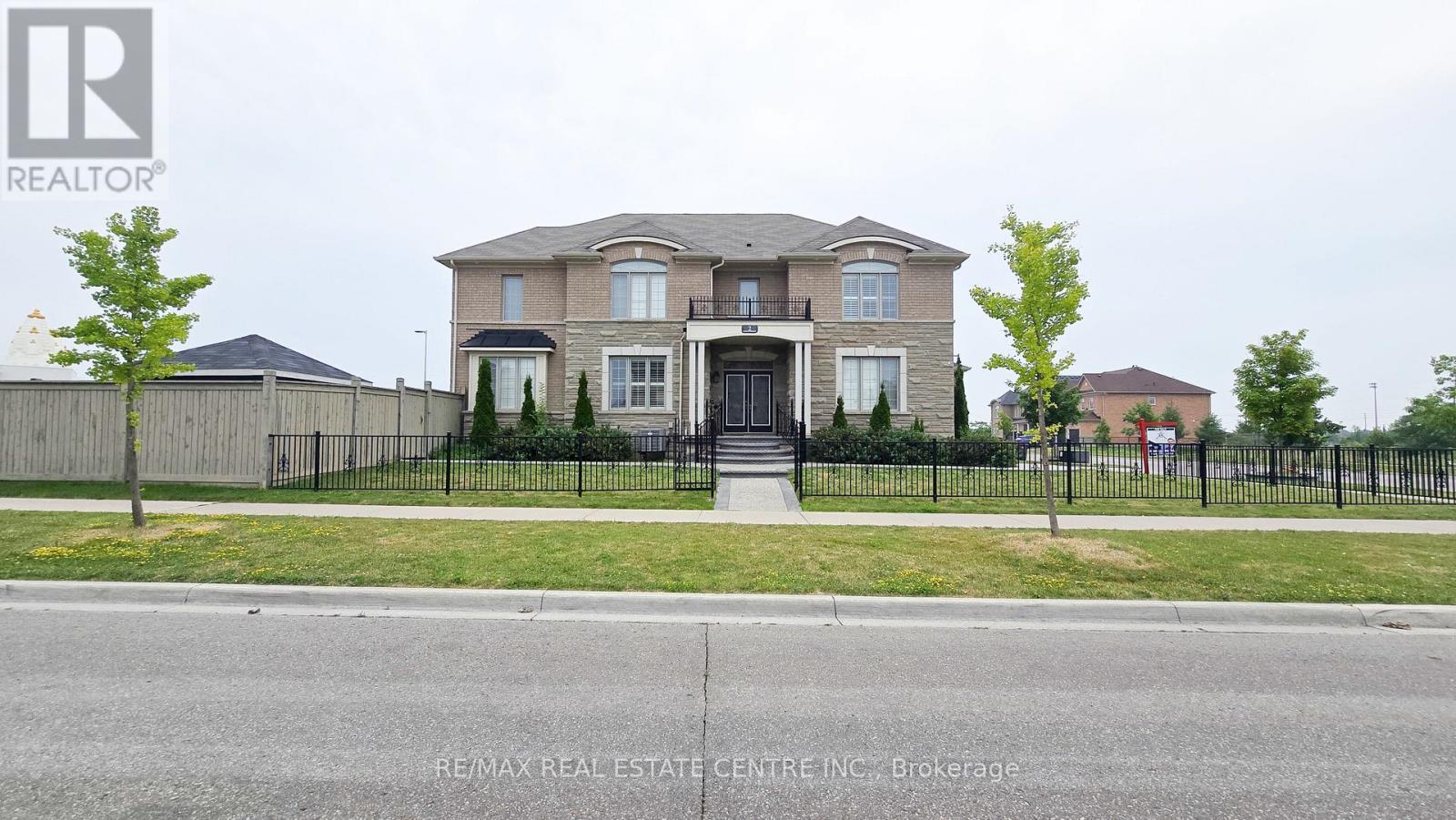 2 Buchanan Crescent, Brampton, Ontario  L6X 0Z3 - Photo 2 - W12961960