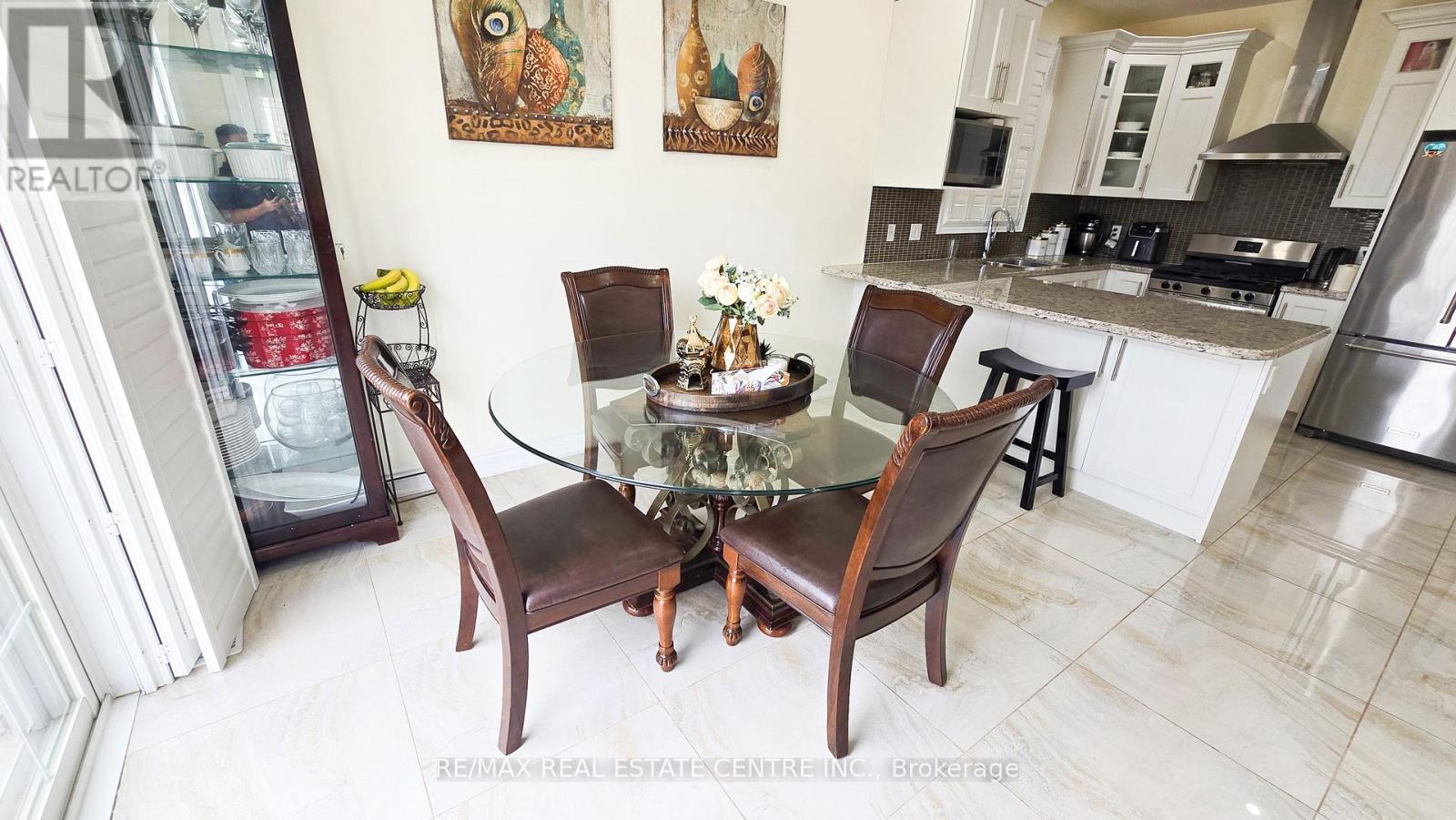 2 Buchanan Crescent, Brampton, Ontario  L6X 0Z3 - Photo 9 - W12961960