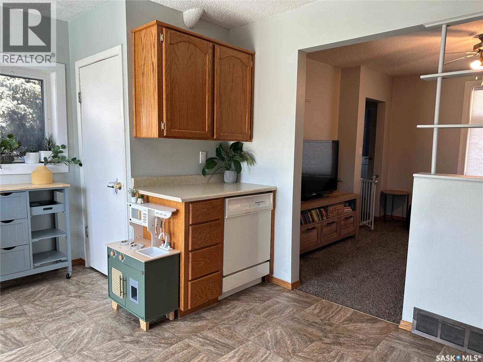 24 3rd Avenue Se, Weyburn, Saskatchewan  S4H 1X2 - Photo 10 - SK032202