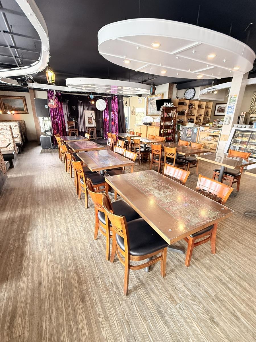 10032  101 Ave, Grande Prairie, Alberta  T8V 2P9 - Photo 2 - 44647376