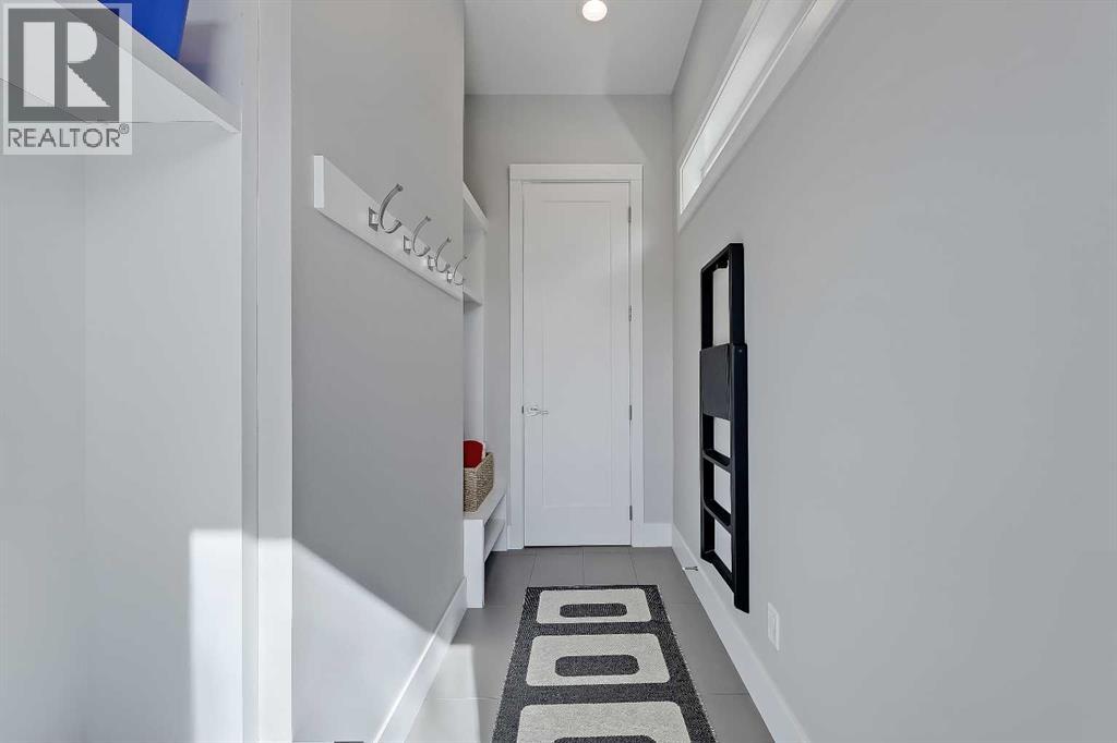 1705 46 Avenue Sw, Calgary, Alberta  T2T 2R6 - Photo 13 - A2296408