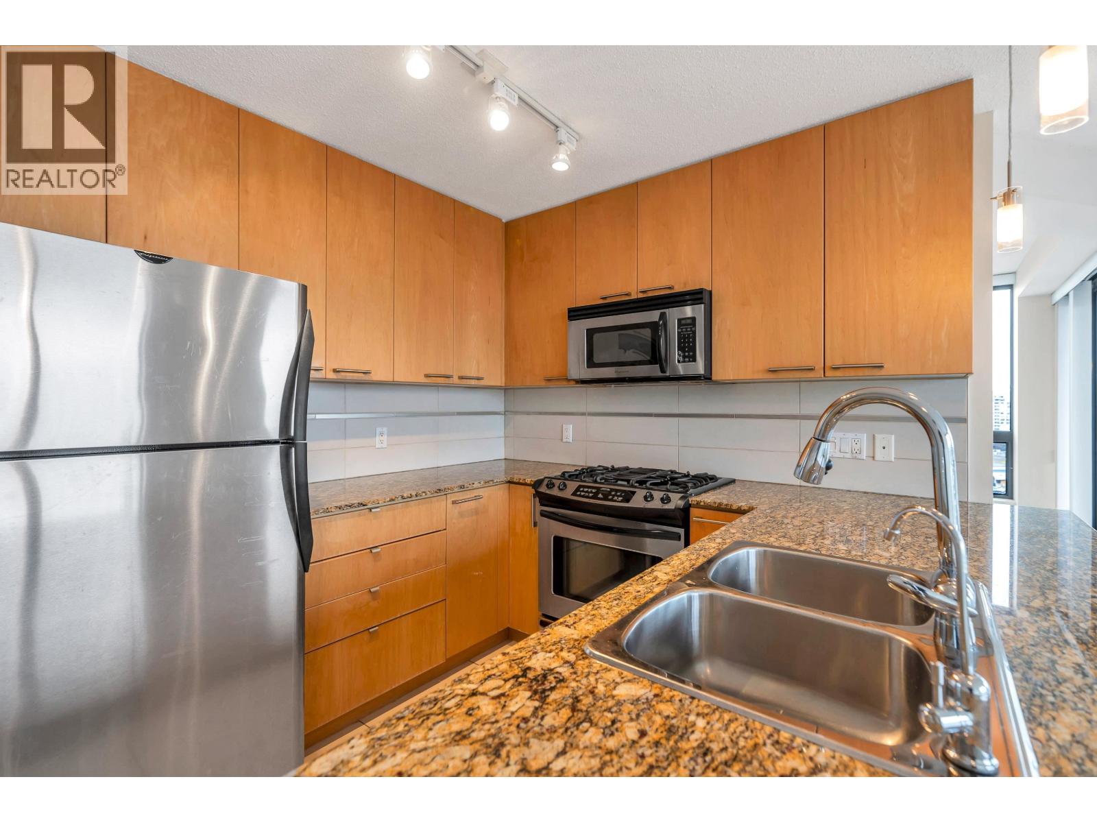 1303 5811 No. 3 Road, Richmond, British Columbia V6X 4L7 - Photo 6 - R3103999