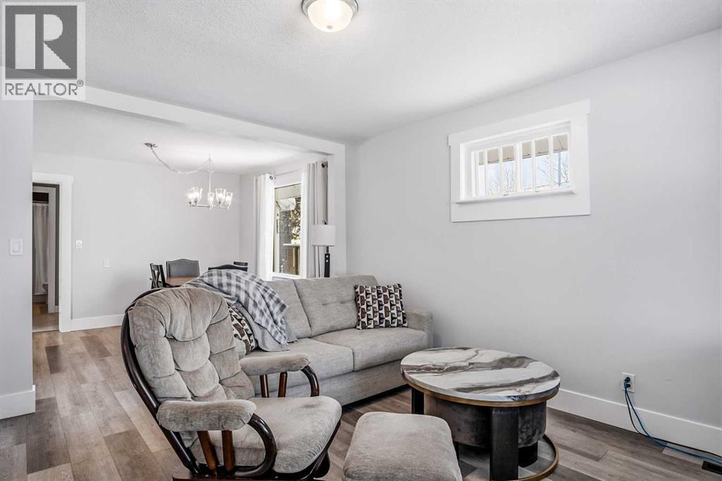 4915 52 Avenue, Eckville, Alberta  T0M 0X0 - Photo 8 - A2294141