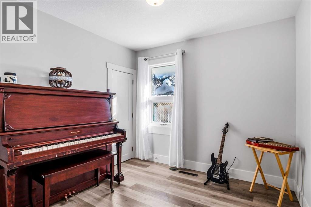 4915 52 Avenue, Eckville, Alberta  T0M 0X0 - Photo 16 - A2294141