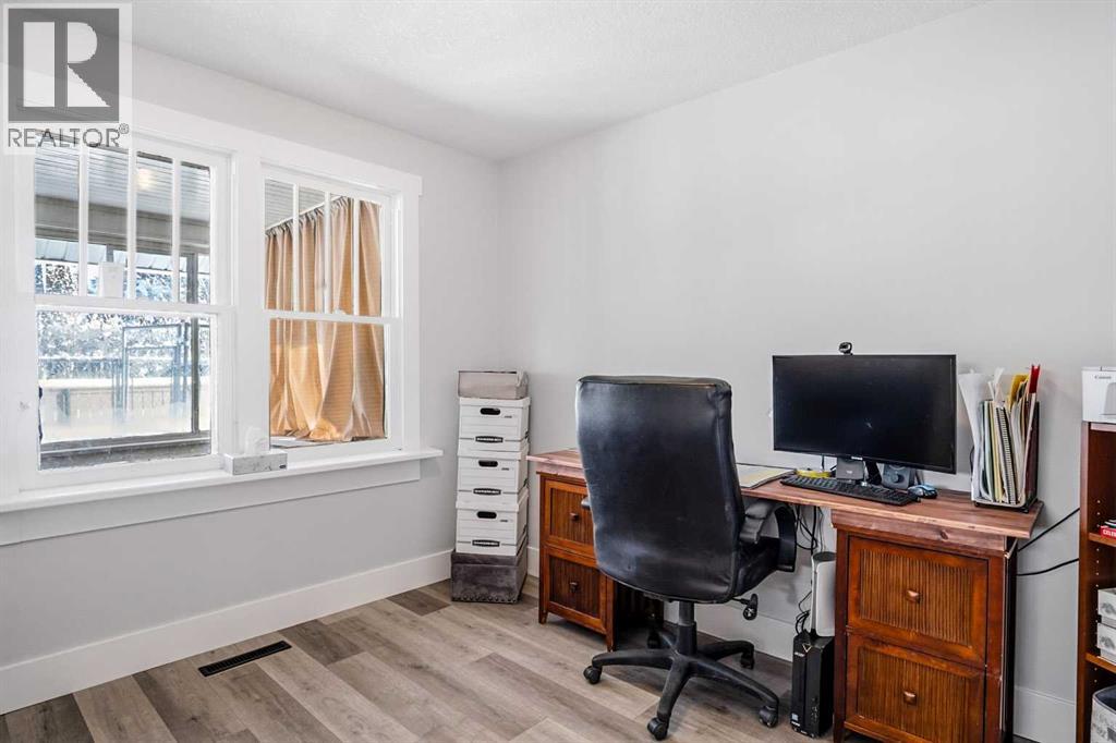 4915 52 Avenue, Eckville, Alberta  T0M 0X0 - Photo 9 - A2294141