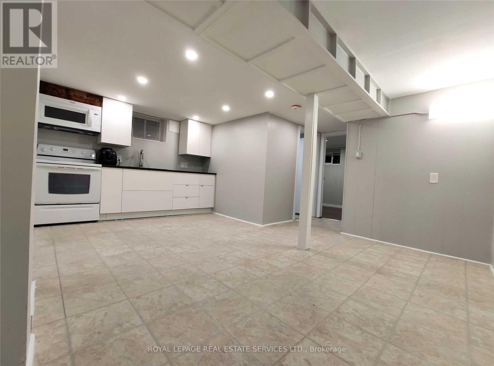 Lower - 126 Sheldon Avenue, Newmarket, Ontario  L3Y 2V7 - Photo 4 - N12962000