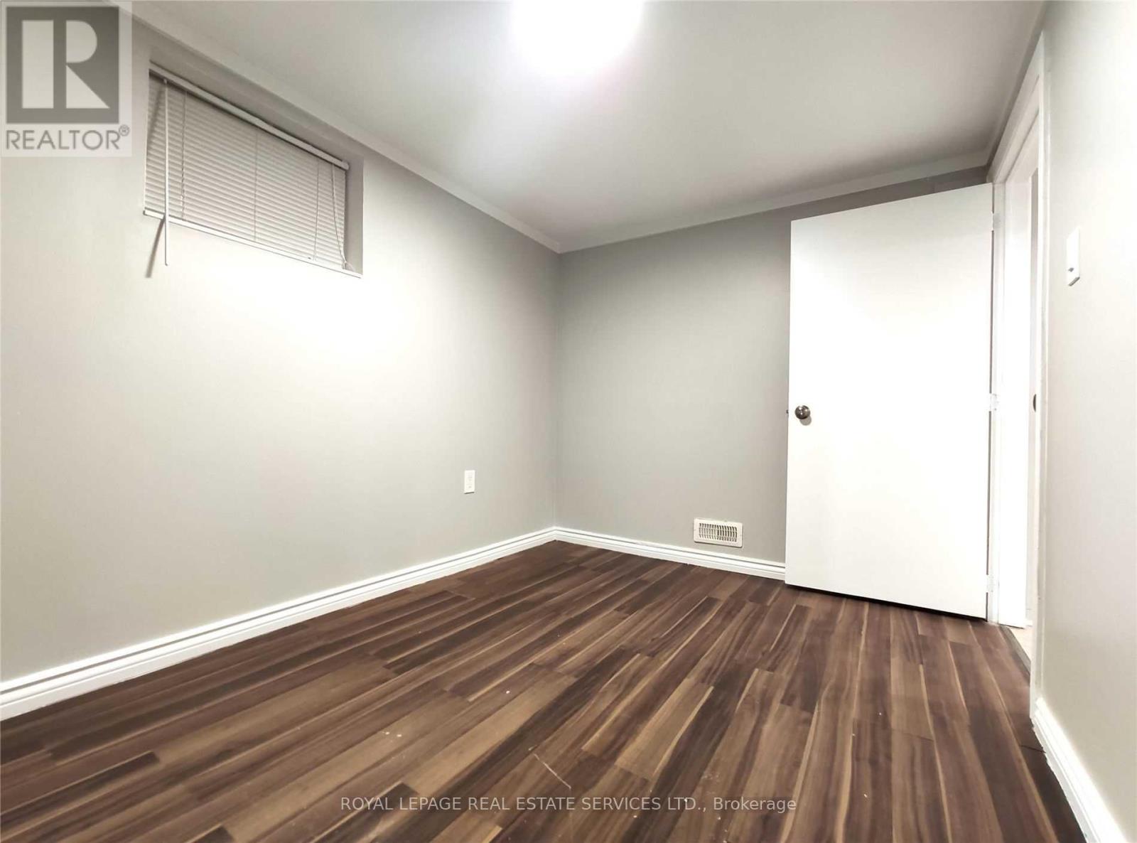 Lower - 126 Sheldon Avenue, Newmarket, Ontario  L3Y 2V7 - Photo 6 - N12962000