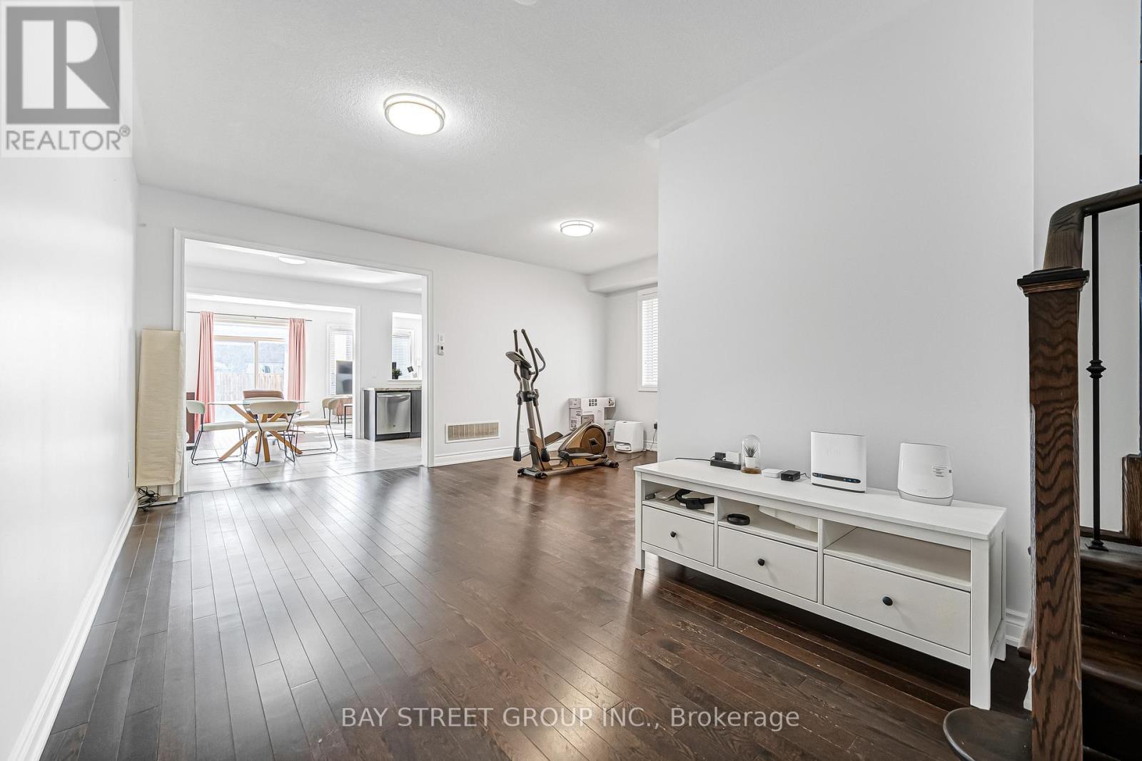 60 Mohandas Drive, Markham, Ontario  L3S 0E5 - Photo 11 - N12962056