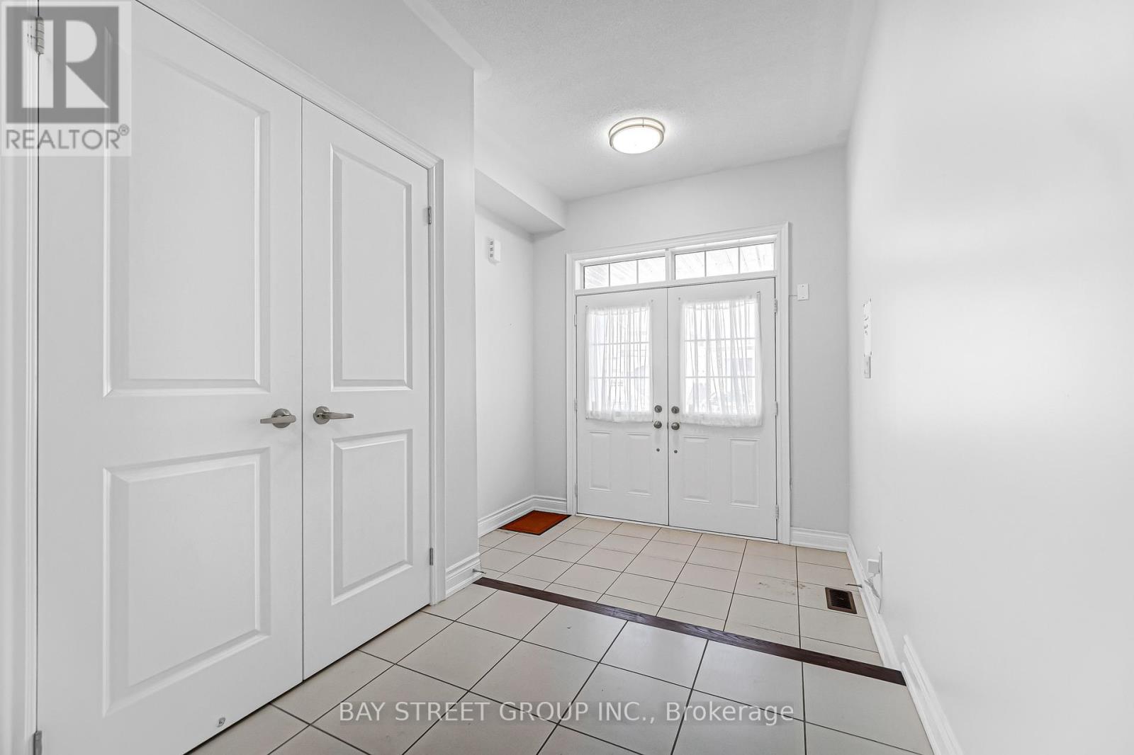 60 Mohandas Drive, Markham, Ontario  L3S 0E5 - Photo 4 - N12962056