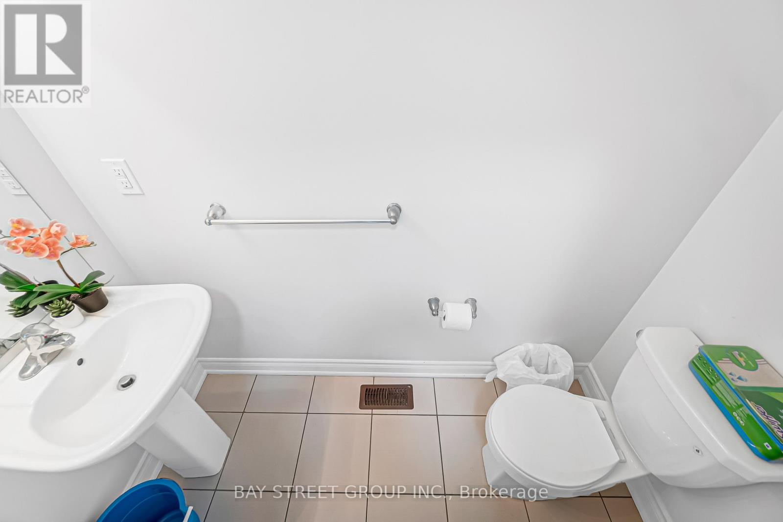 60 Mohandas Drive, Markham, Ontario  L3S 0E5 - Photo 8 - N12962056