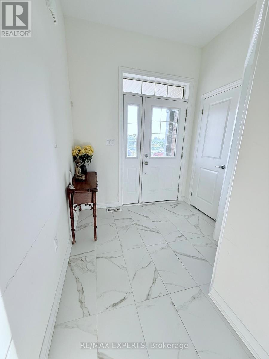 2229 Grainger Loop, Innisfil, Ontario  L9S 0N1 - Photo 4 - N12962064