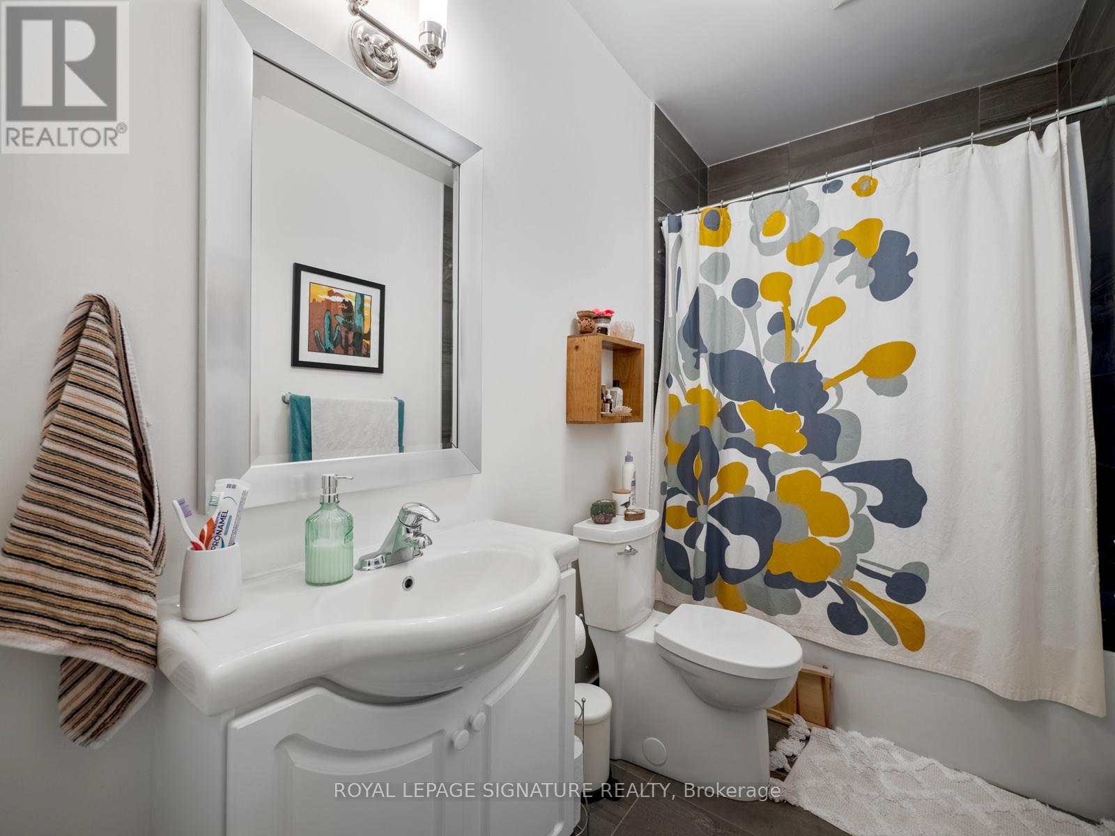 2nd Lvl - 2243 Dundas Street W, Toronto, Ontario  M6R 1X6 - Photo 10 - W12962002