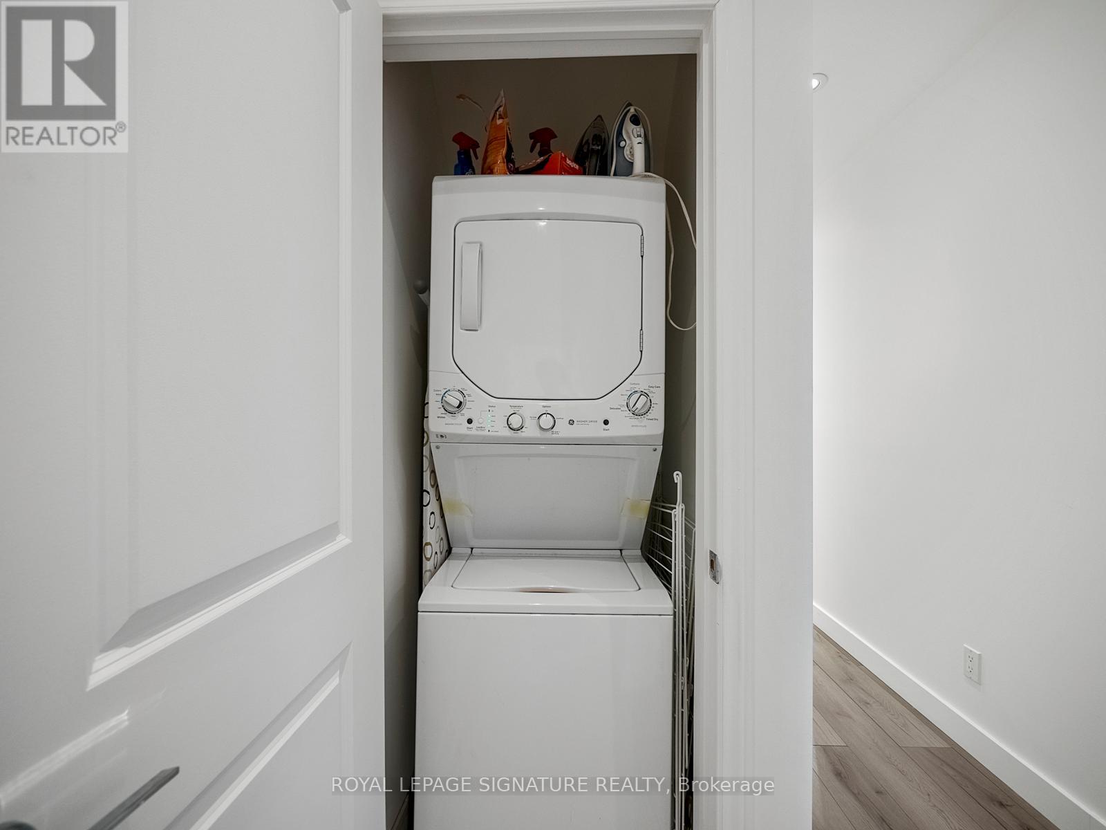 2nd Lvl - 2243 Dundas Street W, Toronto, Ontario  M6R 1X6 - Photo 11 - W12962002