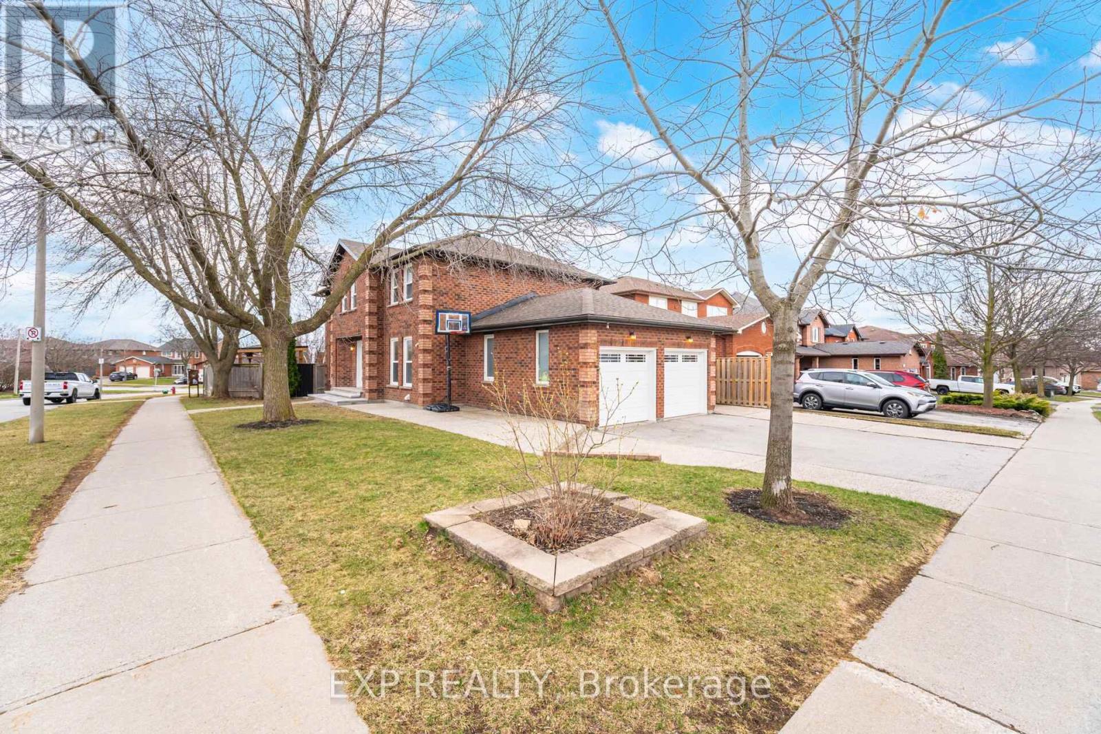 1220 Thoresby Drive, Oakville, Ontario  L6J 7K3 - Photo 2 - W12962018