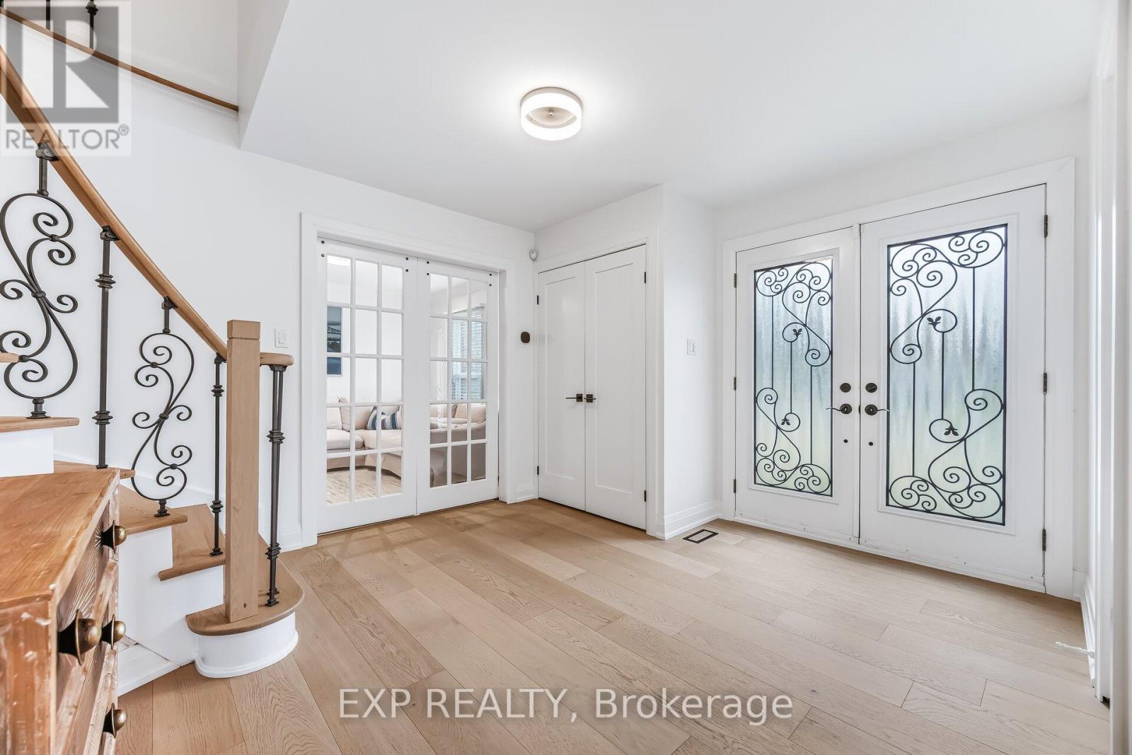 1220 Thoresby Drive, Oakville, Ontario  L6J 7K3 - Photo 4 - W12962018