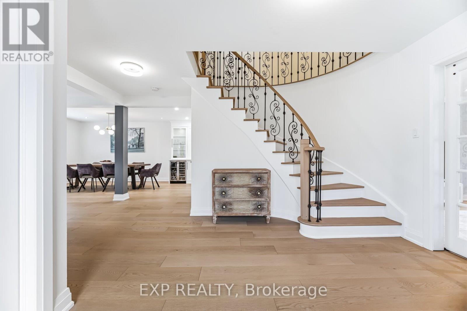 1220 Thoresby Drive, Oakville, Ontario  L6J 7K3 - Photo 5 - W12962018