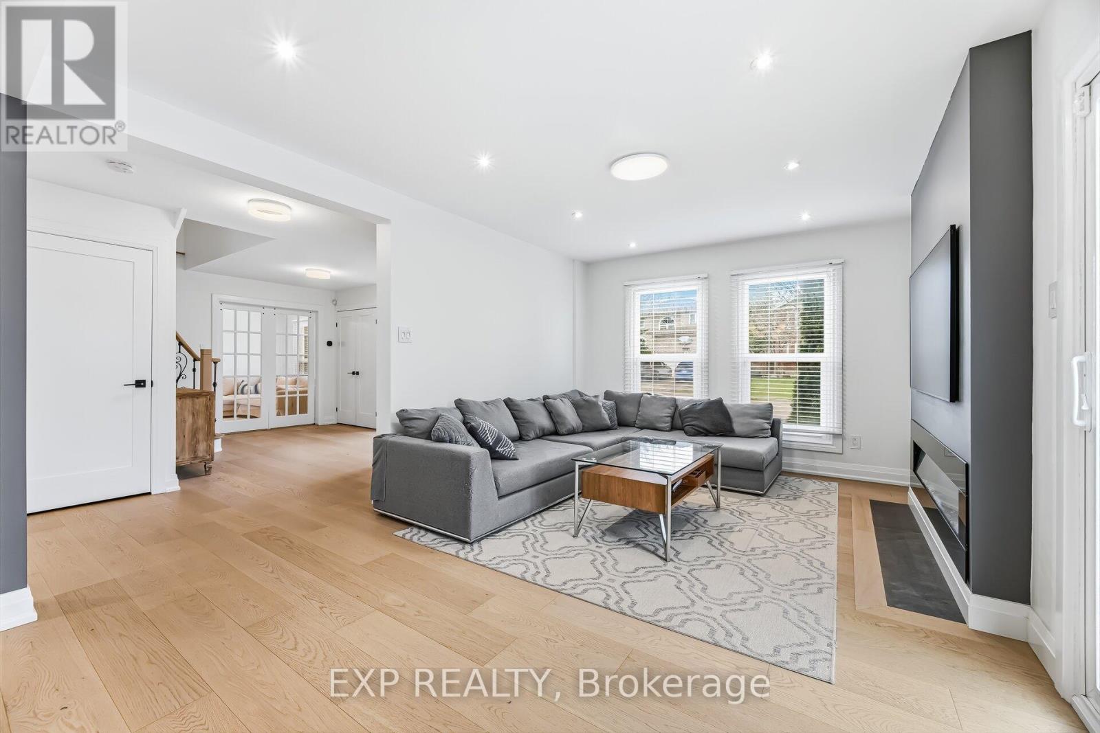 1220 Thoresby Drive, Oakville, Ontario  L6J 7K3 - Photo 6 - W12962018