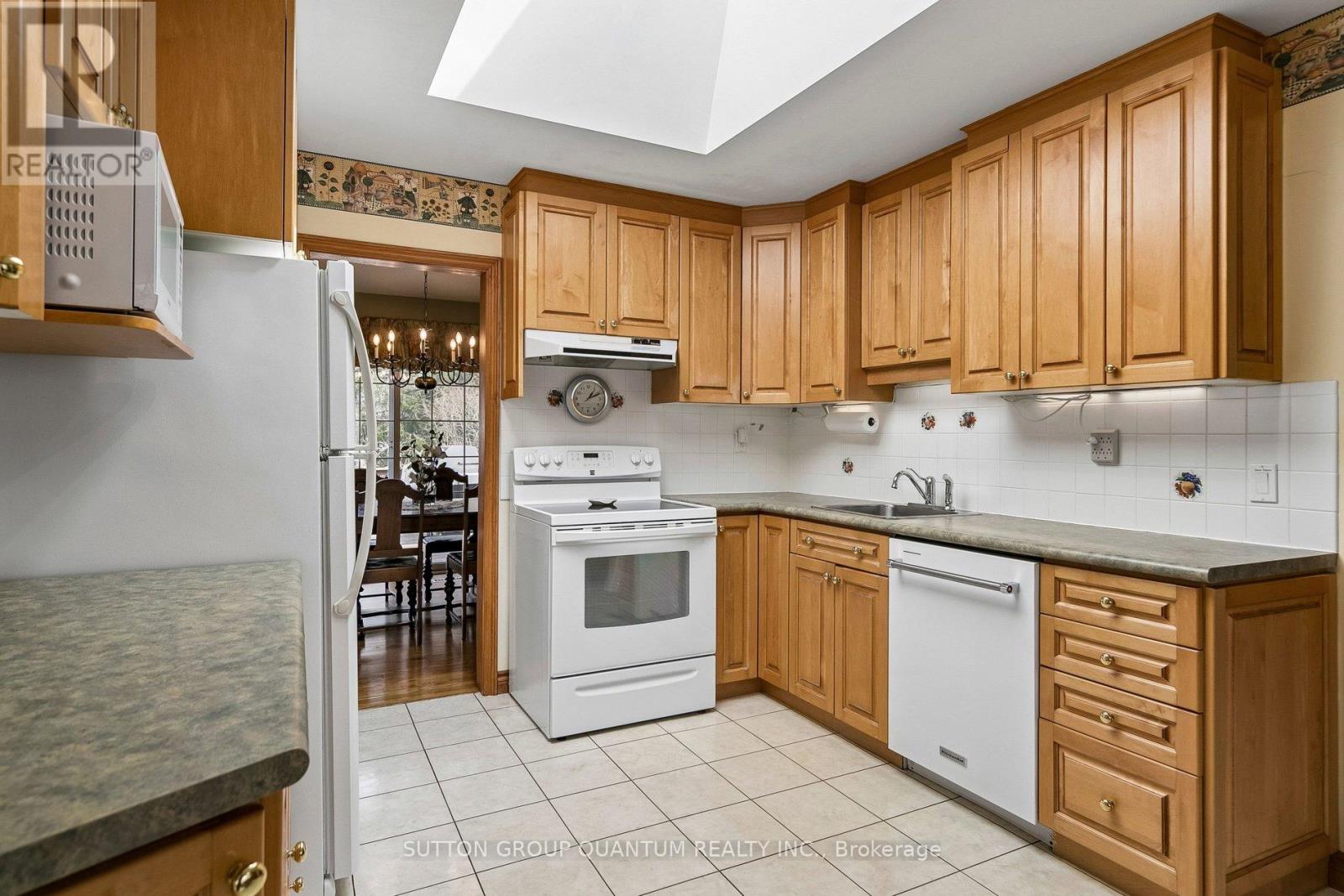 1431 Queen Victoria Avenue, Mississauga, Ontario  L5H 3H2 - Photo 13 - W12962028