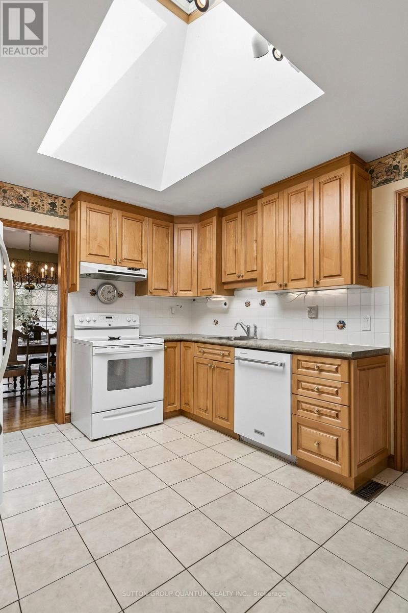 1431 Queen Victoria Avenue, Mississauga, Ontario  L5H 3H2 - Photo 16 - W12962028