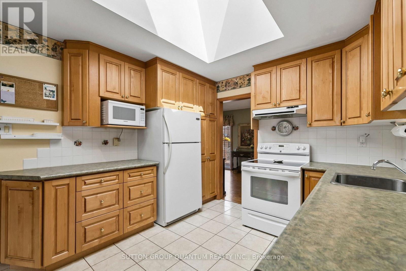 1431 Queen Victoria Avenue, Mississauga, Ontario  L5H 3H2 - Photo 17 - W12962028