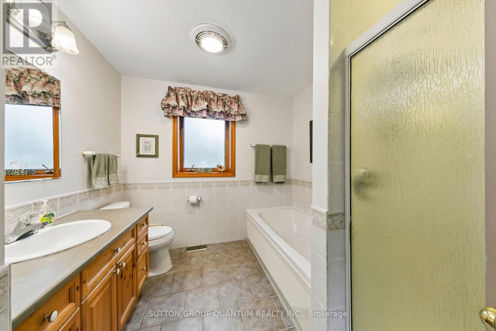 1431 Queen Victoria Avenue, Mississauga, Ontario  L5H 3H2 - Photo 23 - W12962028