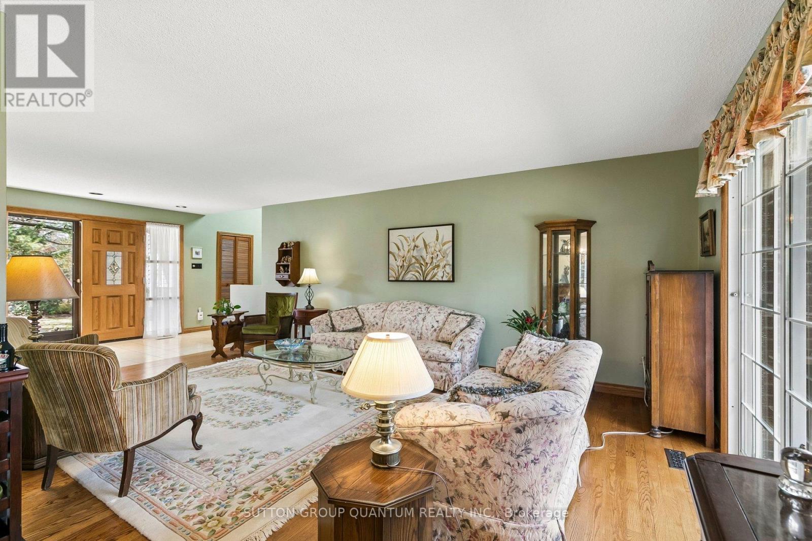 1431 Queen Victoria Avenue, Mississauga, Ontario  L5H 3H2 - Photo 9 - W12962028