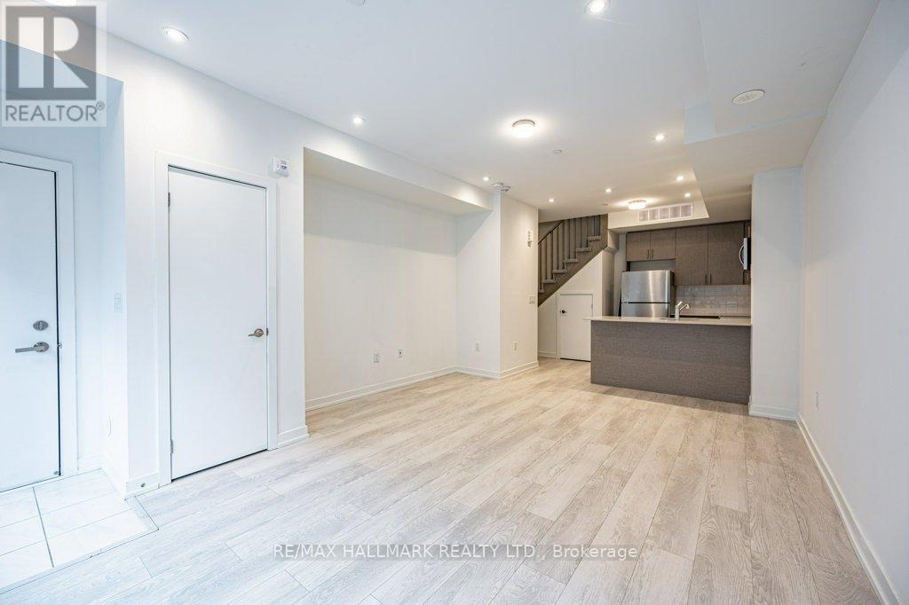 9 - 3566 Colonial Drive, Mississauga, Ontario  L5L 0C1 - Photo 4 - W12962042