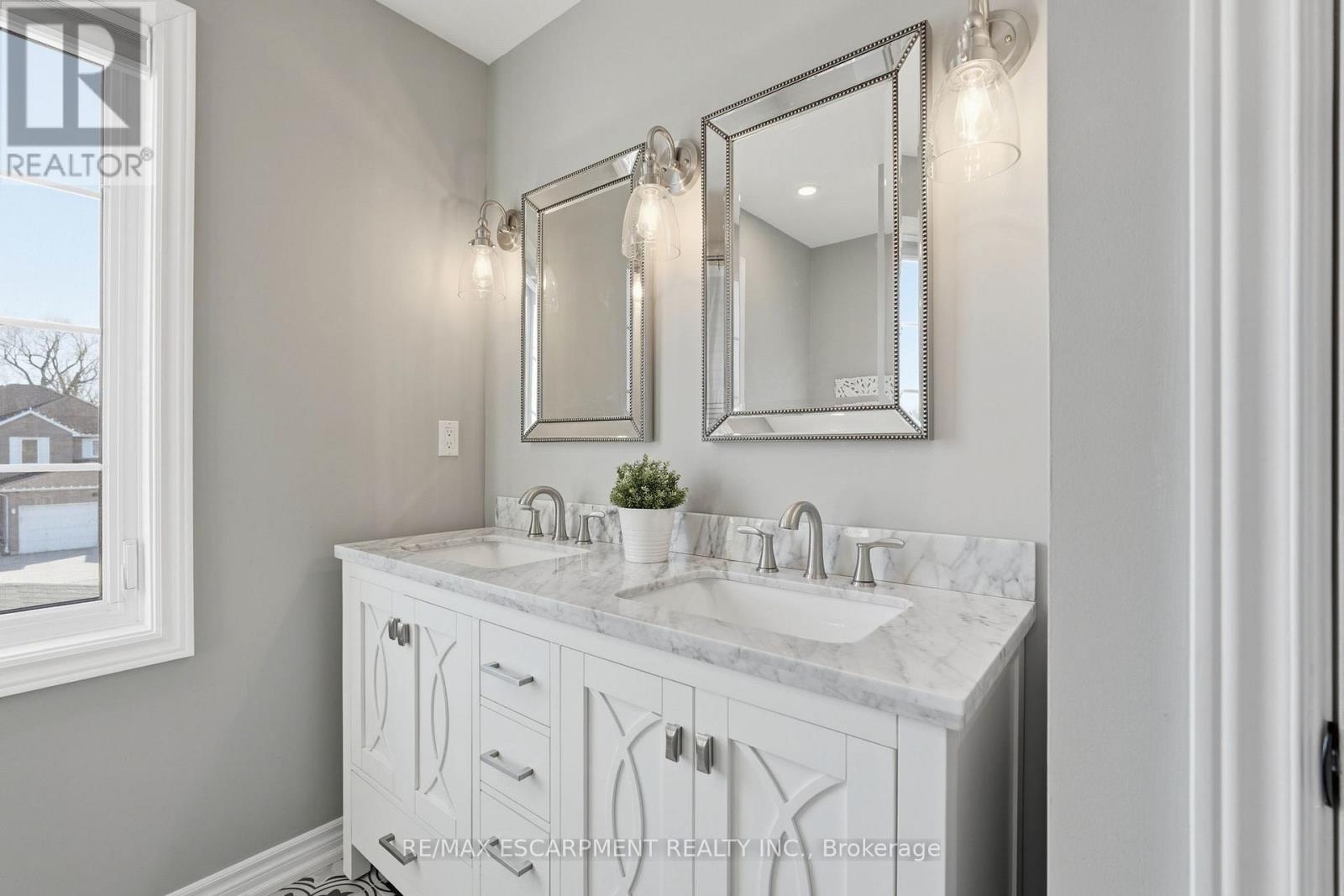 2443 Newport Street, Burlington, Ontario  L7M 3Y1 - Photo 31 - W12962080