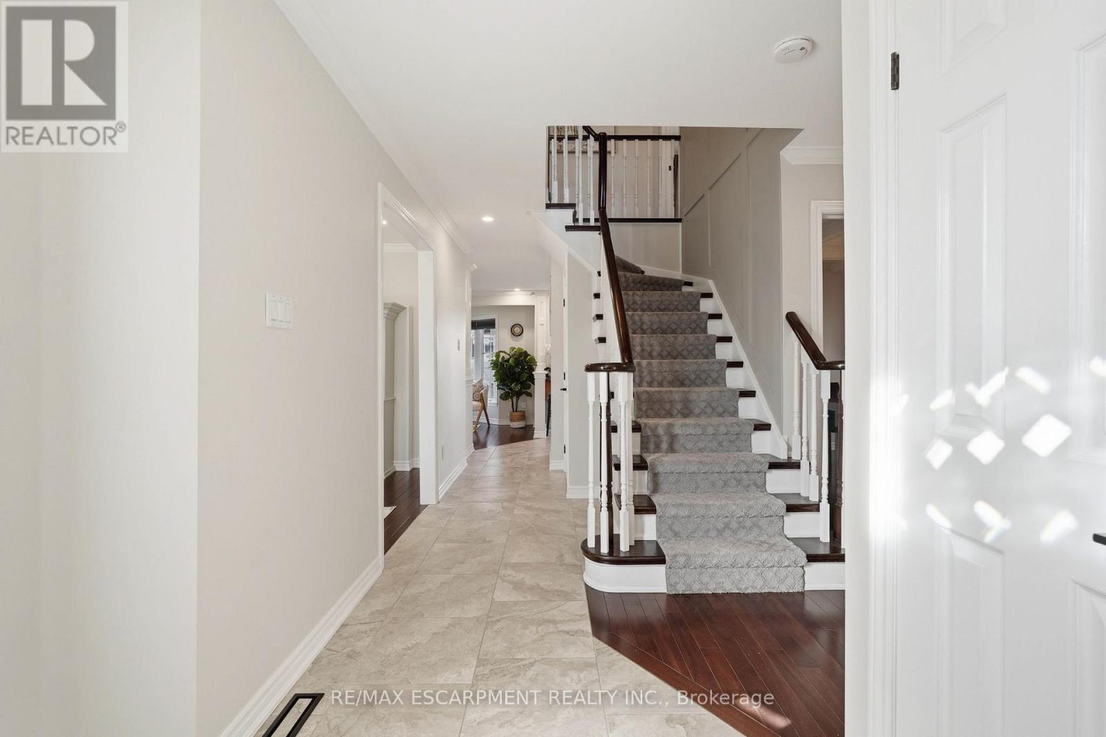 2443 Newport Street, Burlington, Ontario  L7M 3Y1 - Photo 5 - W12962080