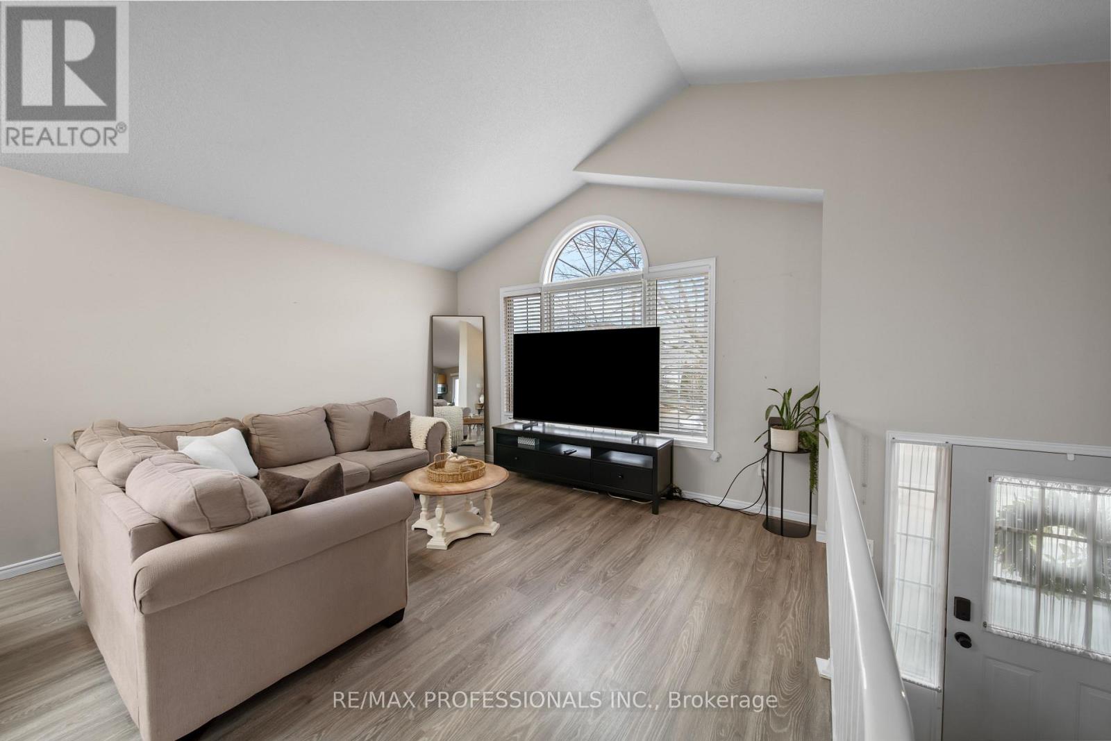 522 Trico Drive, Cambridge, Ontario  N3H 5M5 - Photo 2 - X12962036