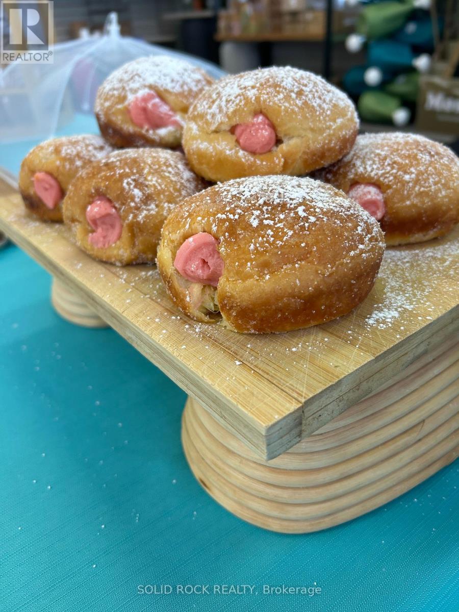 #5 - 8 Frankford Crescent, Quinte West, Ontario  K8V 4L2 - Photo 4 - X12962044