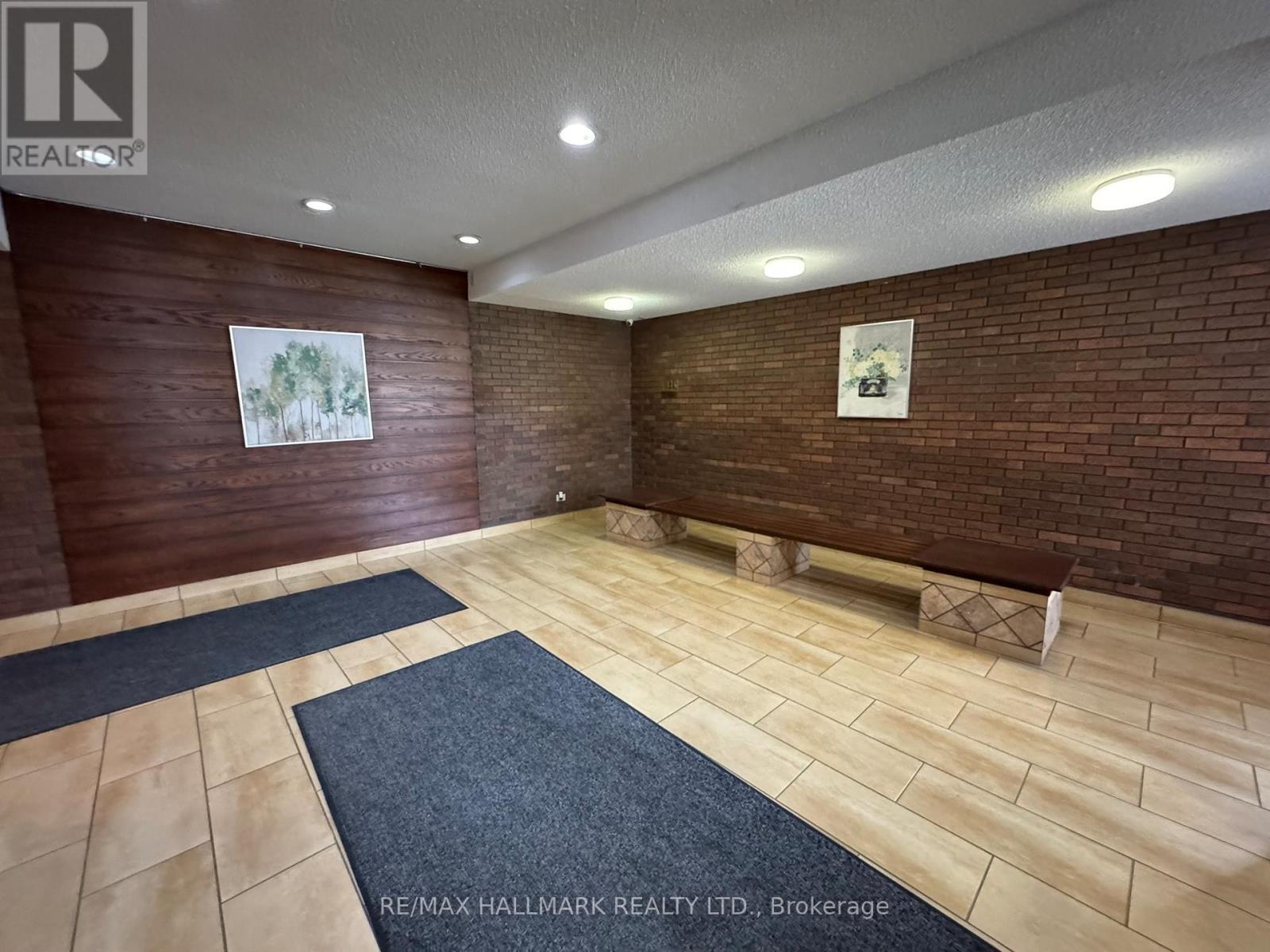 212 - 10 Sunrise Avenue, Toronto, Ontario  M4A 2R1 - Photo 2 - C12962024