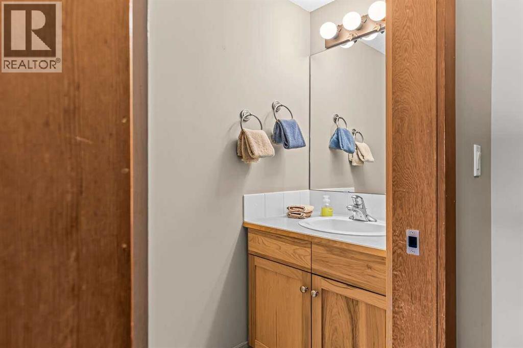 300, 1140 Railway Avenue, Canmore, Alberta  T1W 1P4 - Photo 2 - A2299405