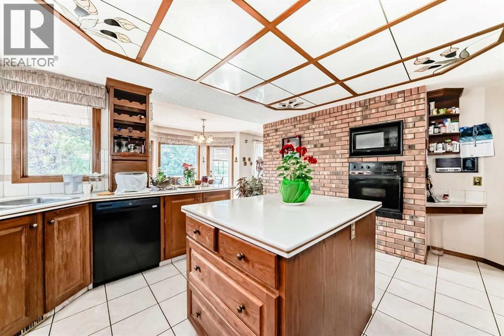 131 Varsity Estates Terrace NW, Calgary, Alberta  T3B 5J6 - Photo 5 - A2294440