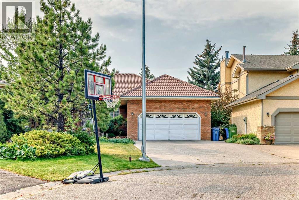 131 Varsity Estates Terrace NW, Calgary, Alberta  T3B 5J6 - Photo 2 - A2294440