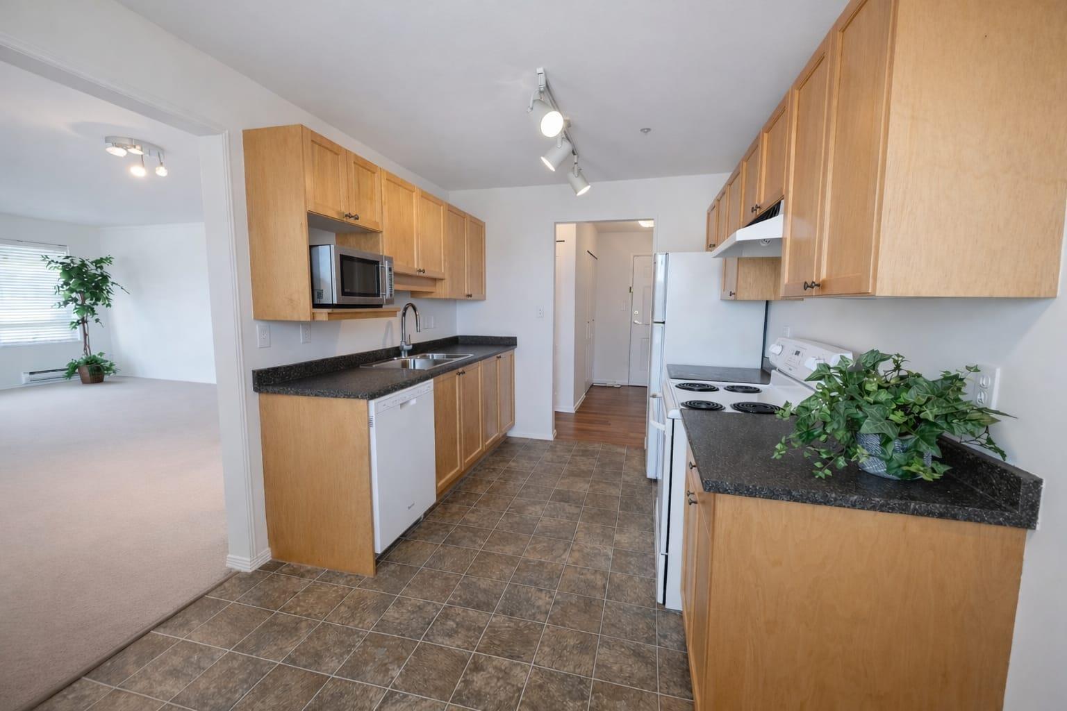 207 5450 208th Street, Langley, British Columbia  V3A 2J9 - Photo 4 - R3104225