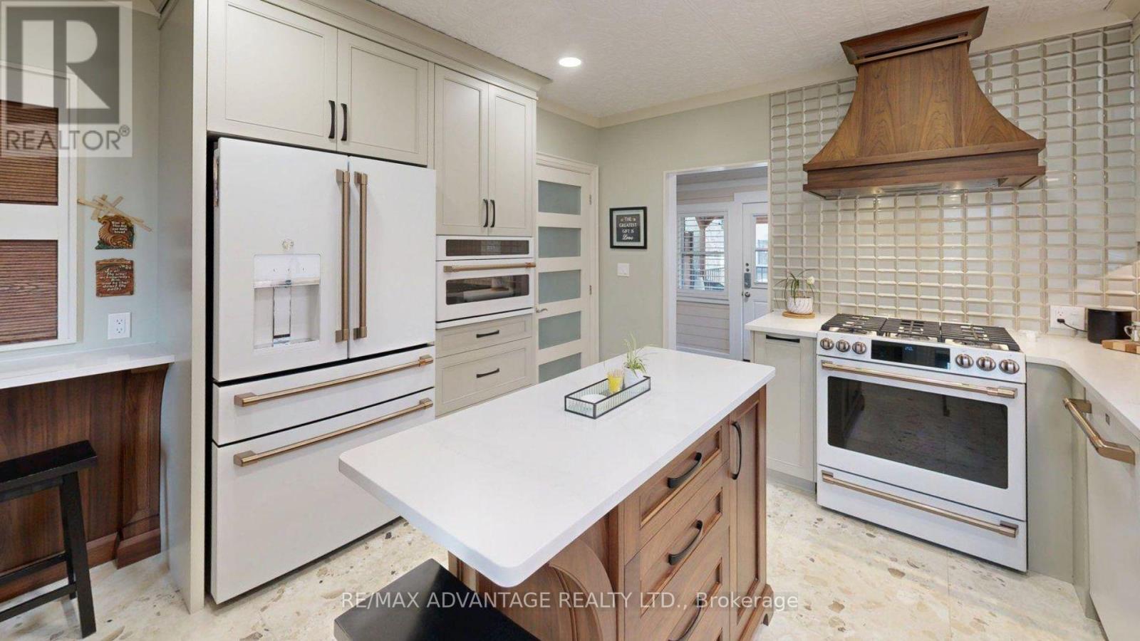 57 Queen Street, St. Thomas, Ontario  N5R 3J4 - Photo 21 - X12962090