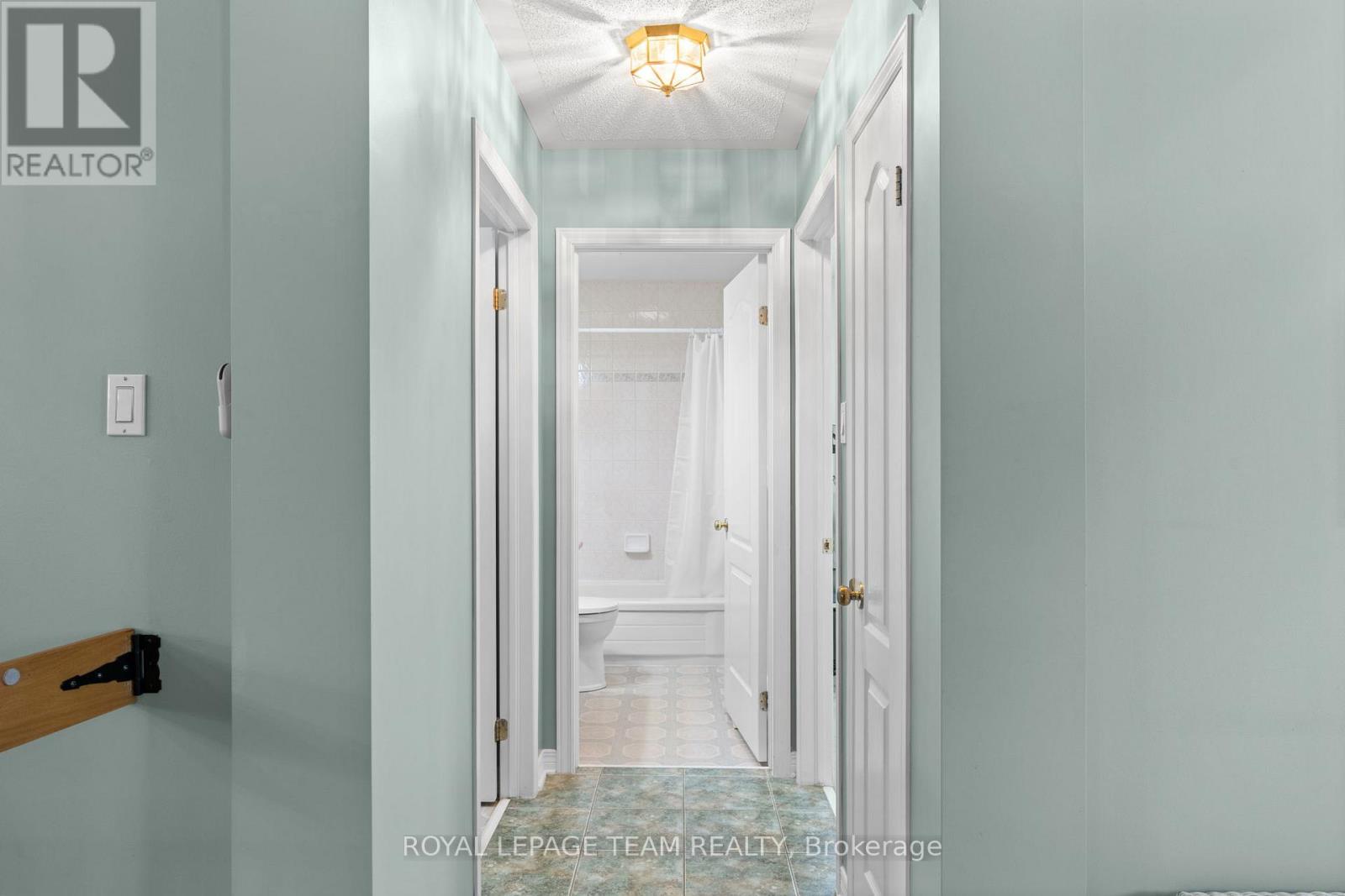 56 Coulson Court, Ottawa, Ontario  K2K 2X9 - Photo 5 - X12962092