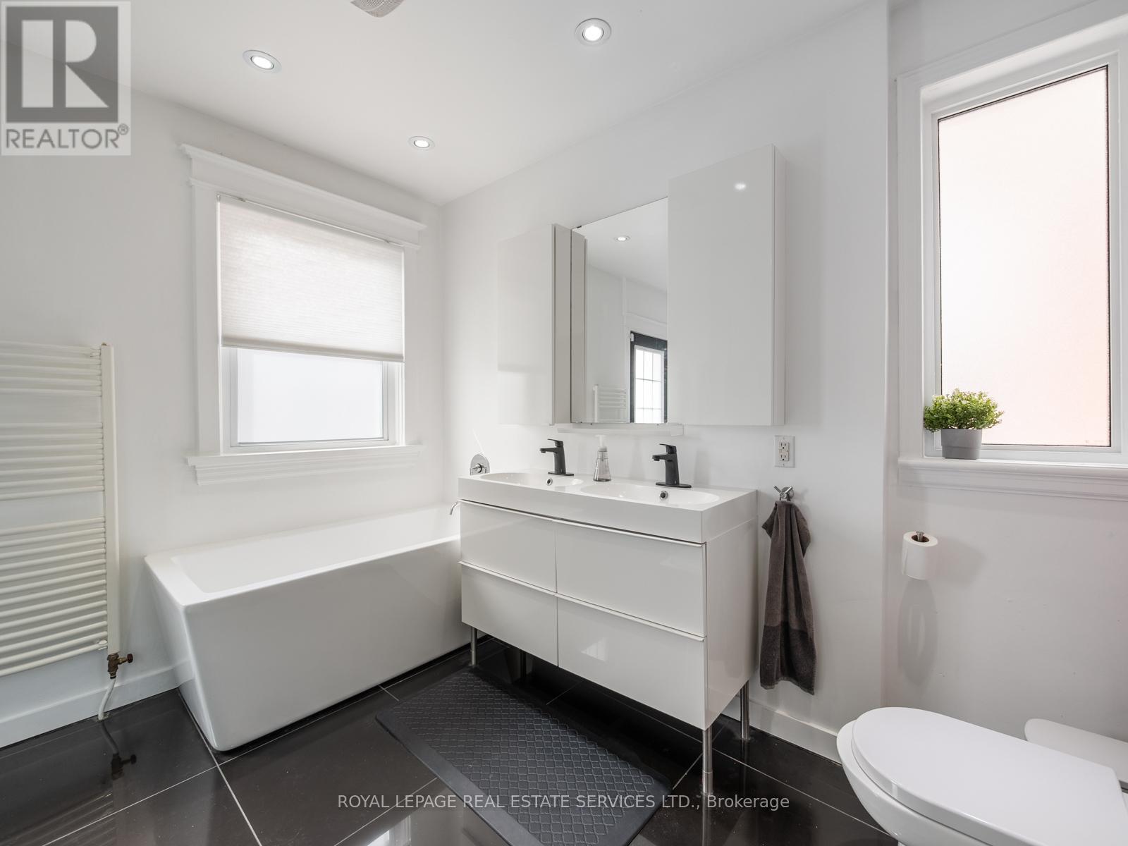 162 Medland Street, Toronto, Ontario  M6P 2N5 - Photo 28 - W12961472