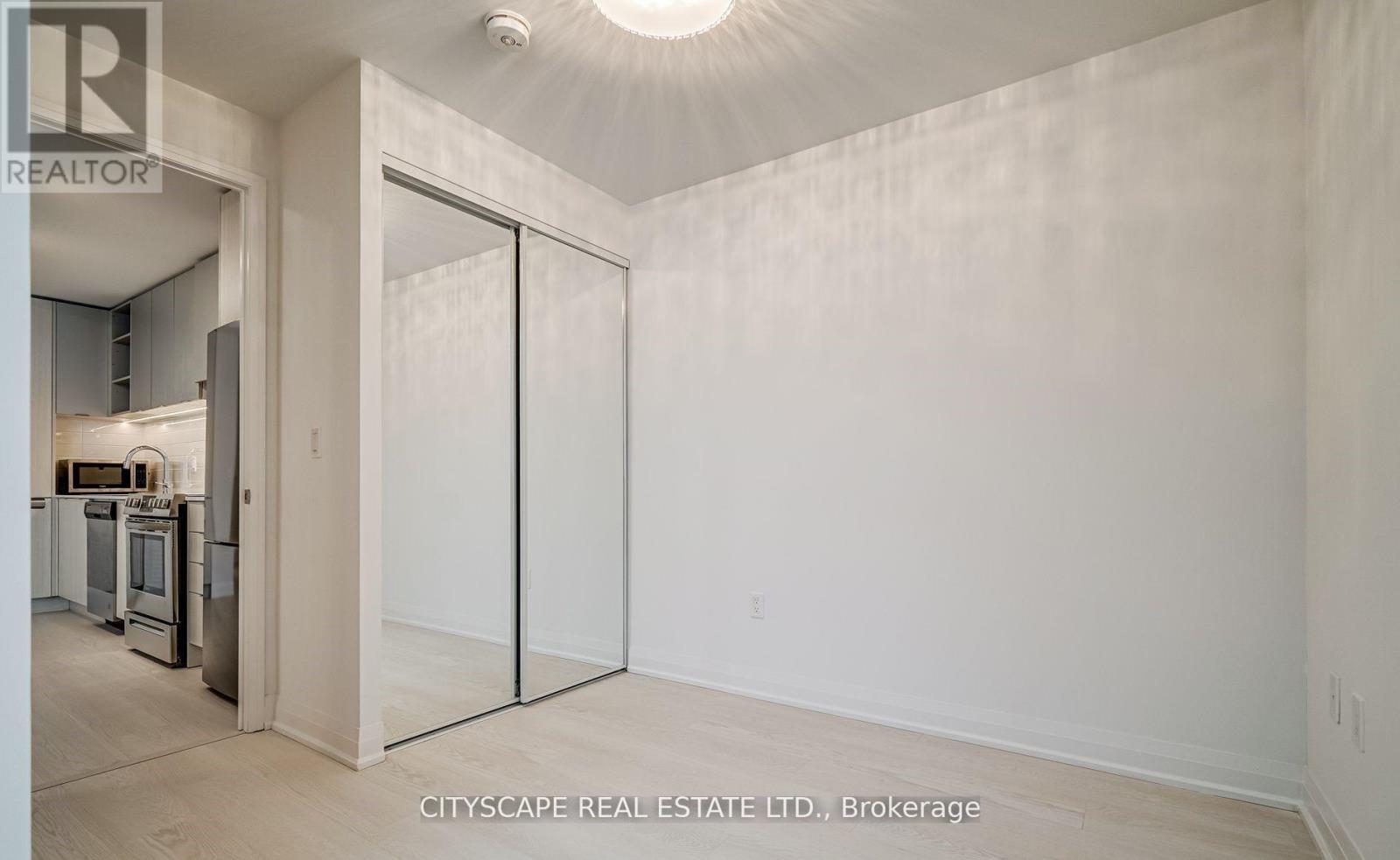 1007 - 10 Gibbs Road, Toronto, Ontario  M9B 0E2 - Photo 6 - W12962038