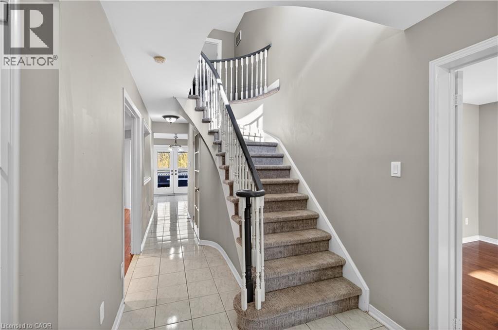 53 Laurendale Avenue, Waterdown, Ontario  L8B 0M6 - Photo 4 - 40817865