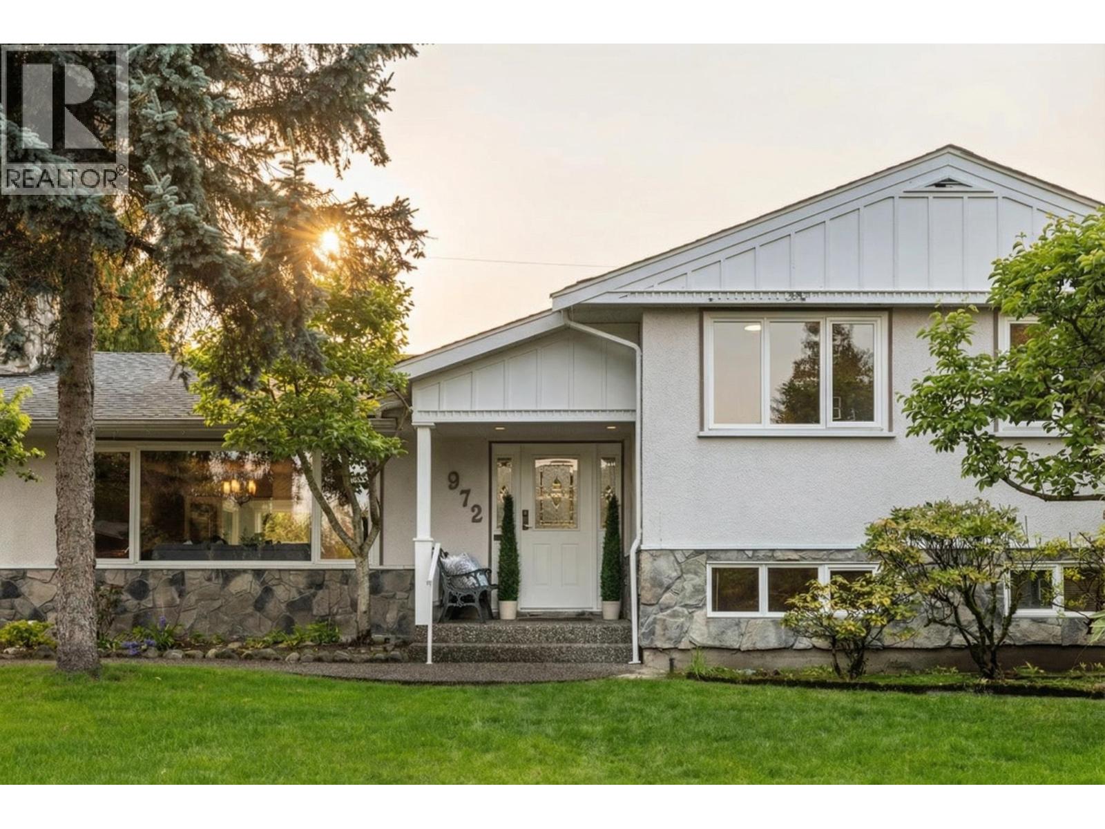 972 Beaconsfield Road, North Vancouver, British Columbia V7R 1T2 - Photo 3 - R3107169