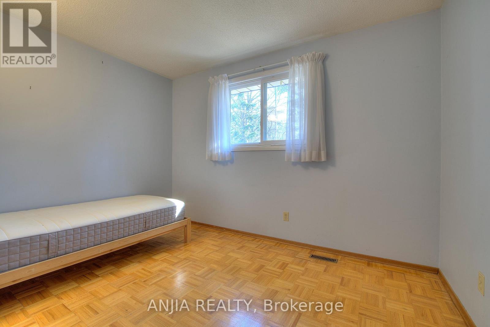 Cres - 128 Loganberry Crescent, Toronto, Ontario  M2H 3H1 - Photo 12 - C12962102