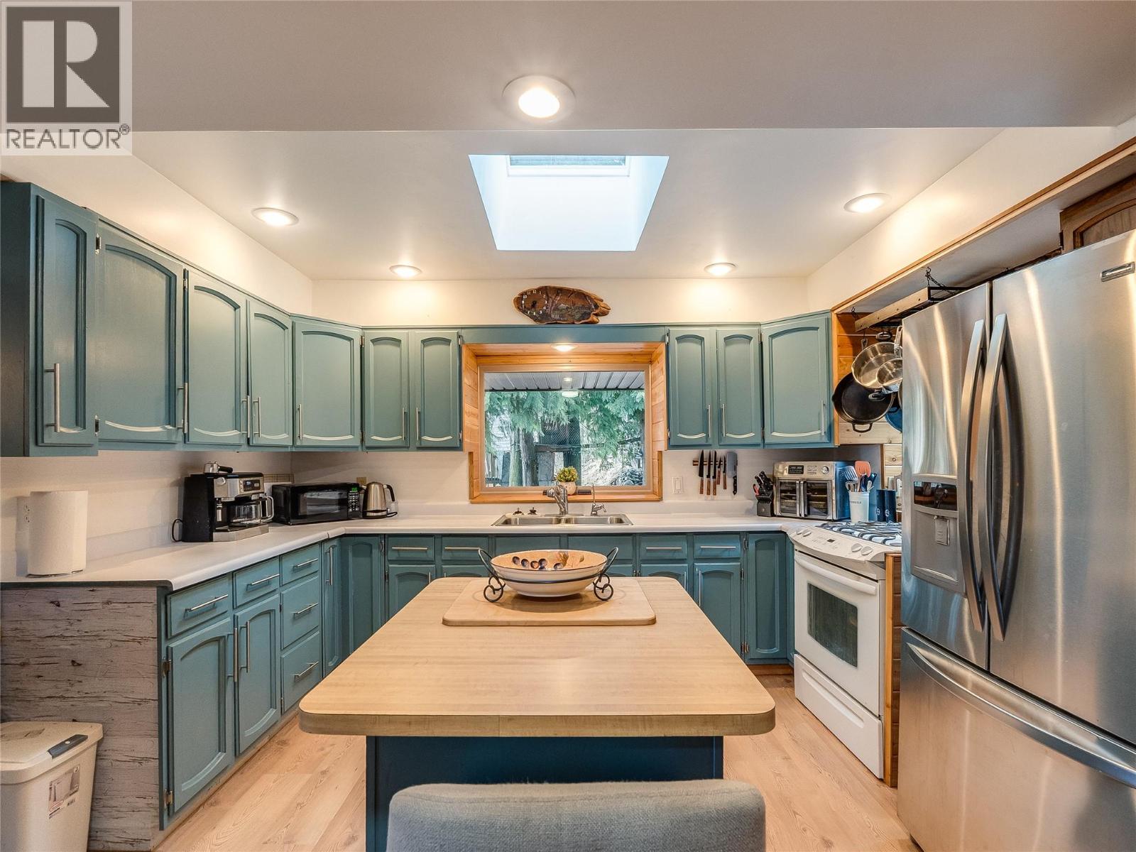 4229 Casino Road, Trail, British Columbia  V1R 4X3 - Photo 8 - 10379615