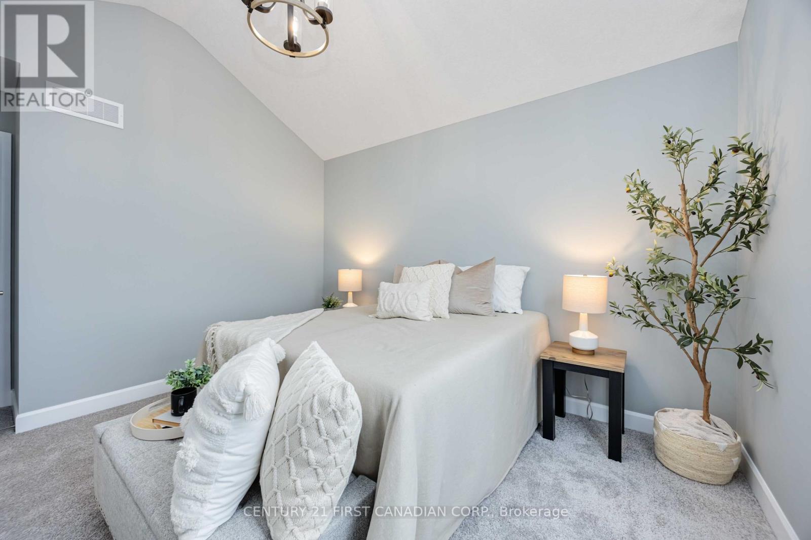 9 Postma Crescent, North Middlesex, Ontario  N0M 1A0 - Photo 21 - X12962142