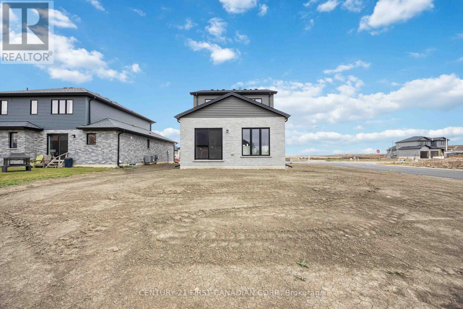 9 Postma Crescent, North Middlesex, Ontario  N0M 1A0 - Photo 30 - X12962142