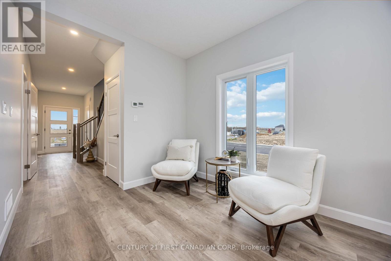 9 Postma Crescent, North Middlesex, Ontario  N0M 1A0 - Photo 7 - X12962142