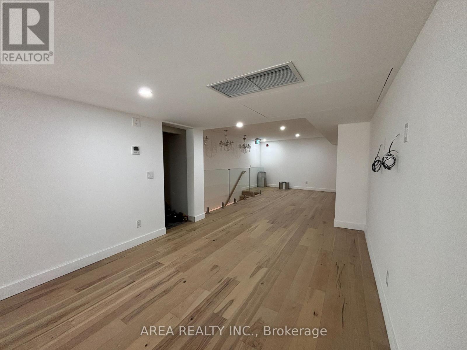 3429 Yonge Street, Toronto, Ontario M4N 2N1 - Photo 9 - C12933692