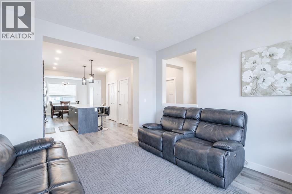 429 South Point Glen Sw, Airdrie, Alberta  T4B 4L1 - Photo 7 - A2293563