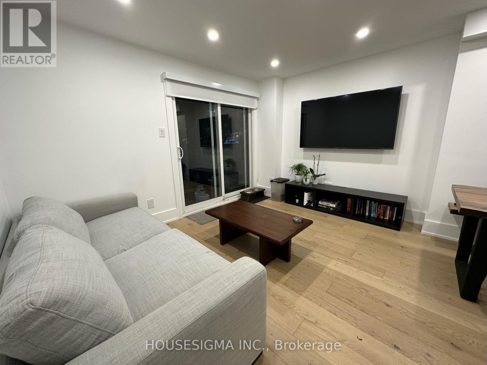 72 Wychcrest Avenue, Toronto, Ontario  M6G 3X7 - Photo 12 - C12962146